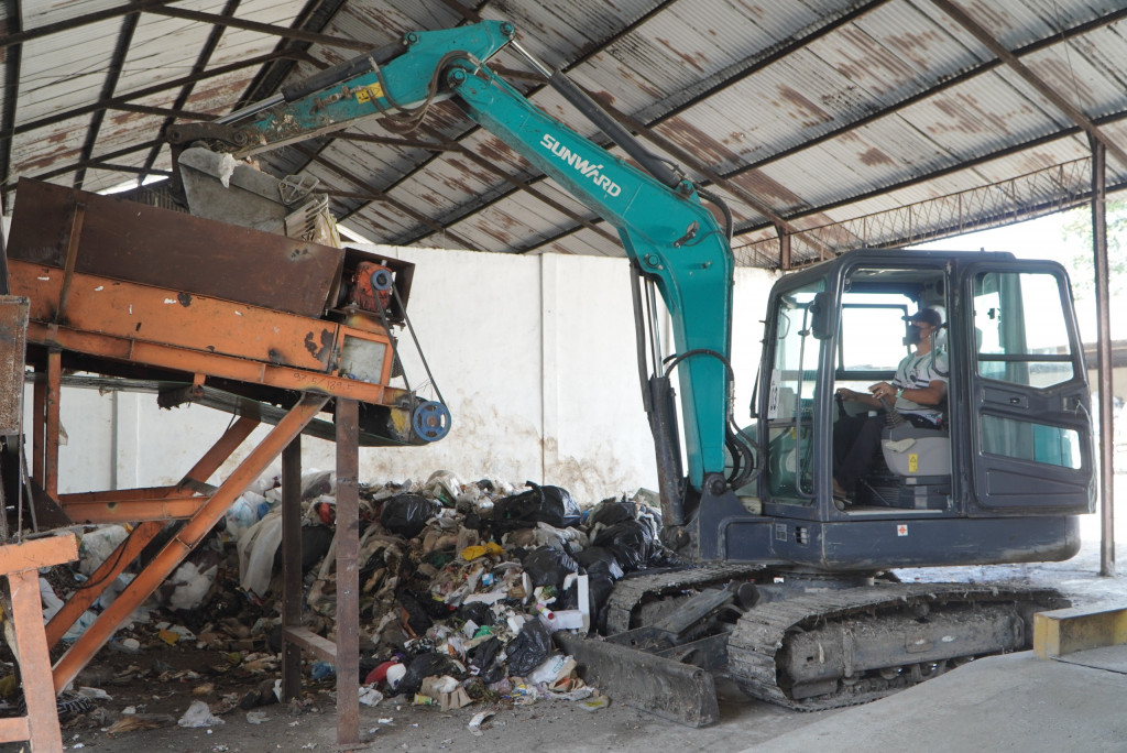 Desa Dalung Berkunjung dan Belajar Pengolahan Sampah TPST Jimbaran Lestari